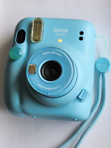 Cámara Instantánea Fujifilm Instax Mini 11 Estuche Y Rollo