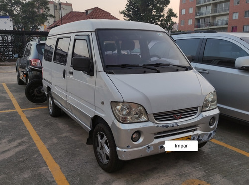 Wuling Minivan 8 Pasajeros