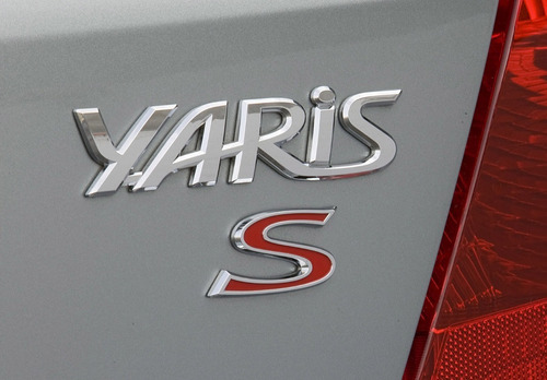 Emblema Toyota Yaris Letra S Super Sport Precio Publicado  Foto 2