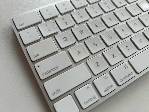 Teclado Apple Magic Keyboard Modelo A1644 - Defeito Na Tc A