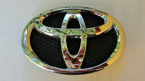 Emblema Parrilla Toyota Yaris 2 Puertas Mide 15x10 Cms Foto 2
