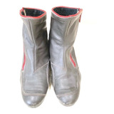 Botas Con Aire Grises Con Ribete Colorado Poco Uso