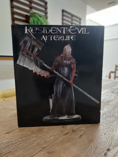 Estatua Resident Evil Axeman - Escala 1:6