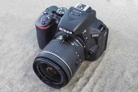 Nikon D5600 + 18-55mm Muy Poco Uso