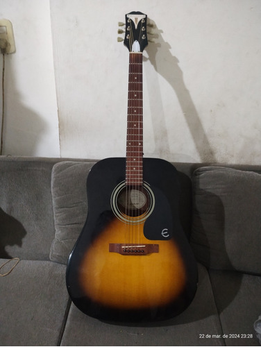 Guitarra EpiPhone Pro-1 Vs Acústica 