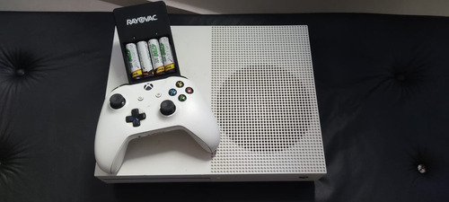 Microsoft Xbox One X 1tb Robot White Special Edition Cor  Branco