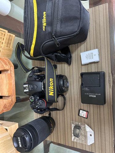 Cámara Nikon D5600 Lentes: 18-55mm Y 70-300mm Y Accesorios