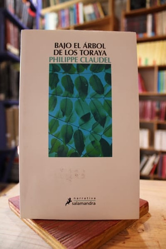 Bajo El Árbol De Los Toraya - Philippe Claudel