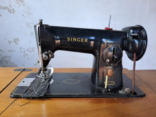 Máquina De Coser Singer Antigua