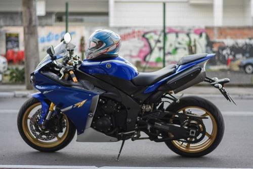YAMAHA R1