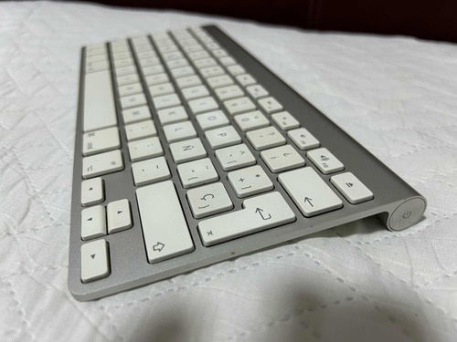 Teclado Apple Original Bluetooth (pilas)