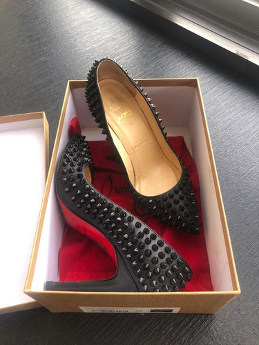 Sapato Christian Louboutin Preto Com Spikes