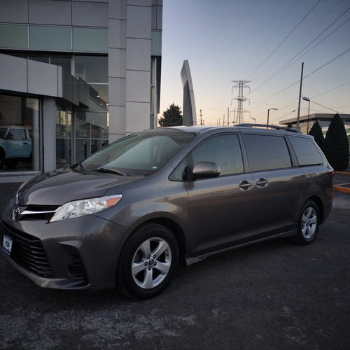 Toyota  Sienna  2018