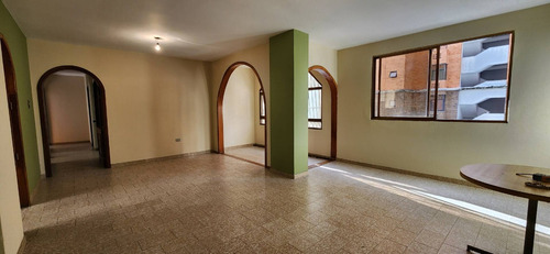 Se Vende Amplio Apartamento En La Trigaleña Valencia