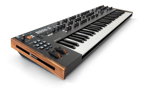 Sintetizador Novation Summit Polifonico Usb Midi