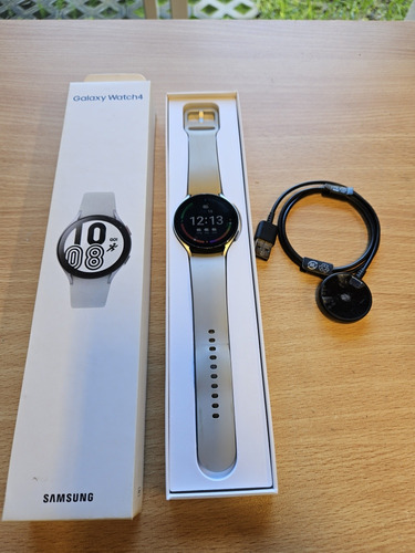 Reloj Galaxy Watch 4 Blanco Con Caja Original