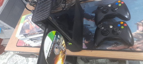 Xbox 360 Slim Original Con 2 Controles Y Disco De 250gb 