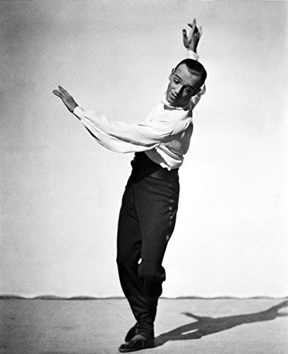 Fred Astaire En Camisa Blanca Y Zapatos Negros Con Impresio