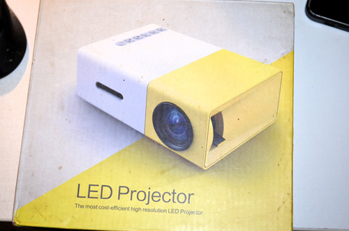 Mini Proyector  Yg 300 Led Portatil Hdmi Vga Usb Sd 600lm  