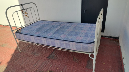 Cama De Hierro Forjado Excelente Estado Con Colchón De Regal