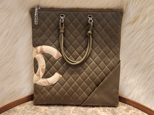 Bolsa Chanel Tote Acolchoado Com Logo Em Couro De Cobra
