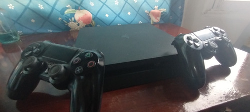 Playstation 4 Slim Usada Negra +2 Joysticks Y Cables