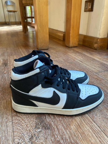 Air Jordan 1 Mid Panda W- Fake