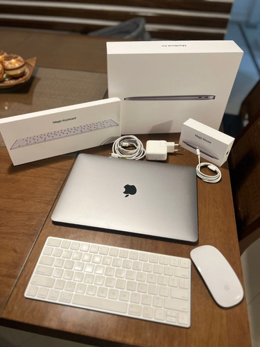 Mackbook Air + Magic Keyboard + Magic Mouse 2