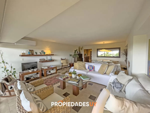 En Venta, Departamento En Primera Linea De Playa Brava - Imagen 2