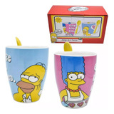 Dúo Tazas Cerámica Con Cuchara Homero Marge Simpson 340ml Color Multicolor