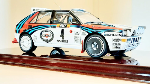 Miniatura Lancia Delta Martini Campeão Rallye 1:18 Kiosho 