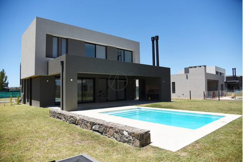 Casa En Venta De 5 Ambientes En Puertos