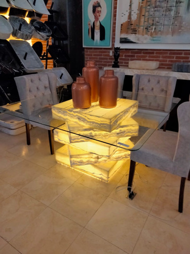 Mesa Fabricada En Onix Con Iluminación