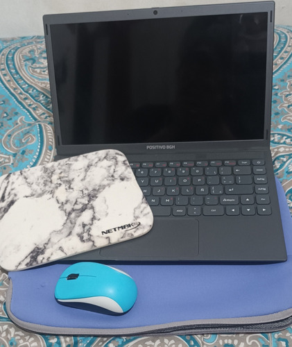 Notebook Positivo Bgh Con Funda, Pad Y Mouse Inalambrico