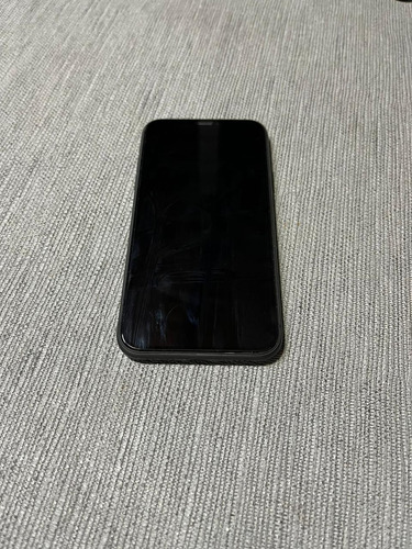 Apple iPhone 11 (128 Gb) - Negro Usado 76% Batería