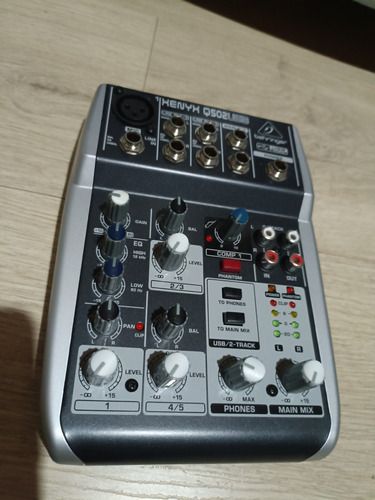 Consola Behringer Q502usb Xenyx De Mezcla 220v