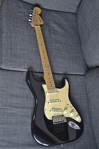 Guitarra Squier Stratocaster Standard 