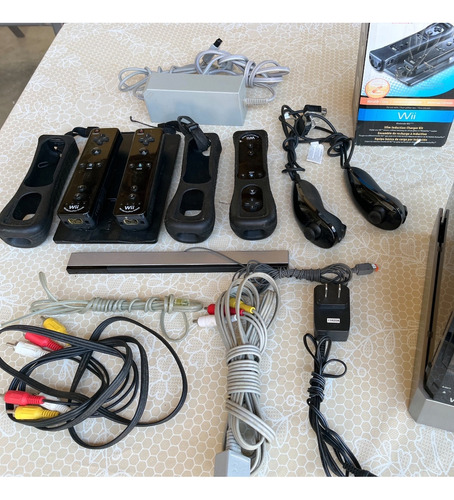 Nintendo Wii Com 5 Controles, 22 Jogos E Acessórios Completo