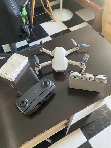 Drone Dji Mini Se (2.7k Kit Fly More / 3 Baterias)
