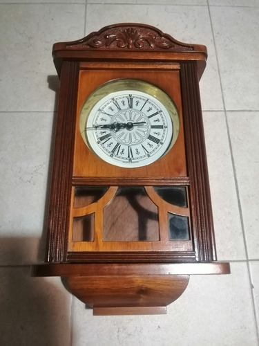 Reloj De Pared Antiguo Con Caja De Madera