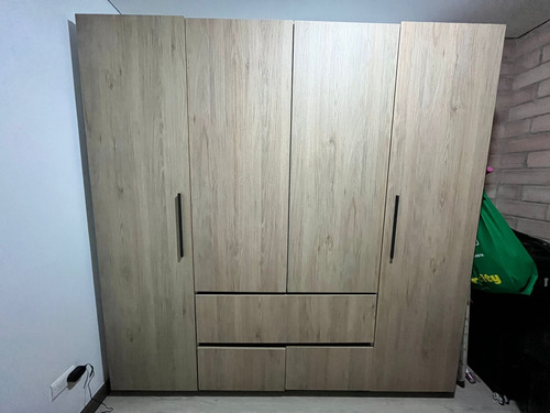 Closet De Madera Usado En Muy Buen Estado. Medidas:  2m X 2m