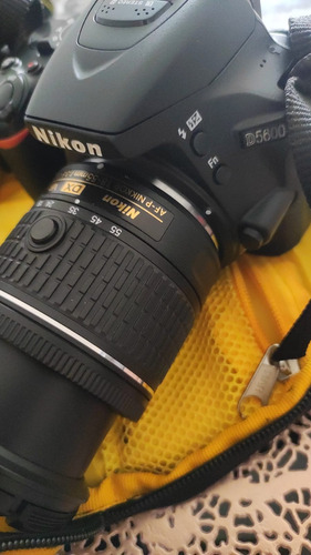 Camara Usada Nikon Kit D5600 18-55mm Vr Dslr Color  Negro