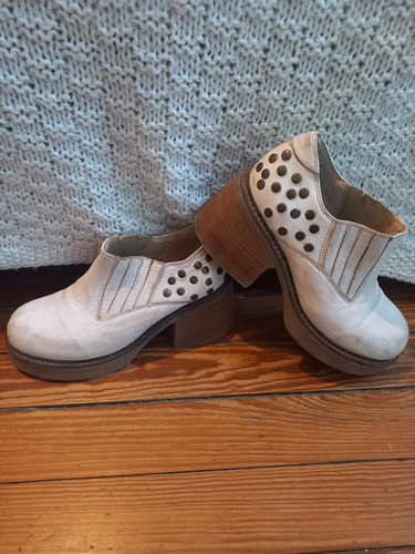 Botas Mujer Blancas Tachas Con Taco Talle 36