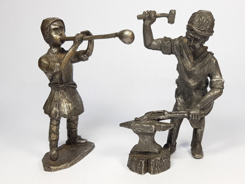 Figuras Holandesas Herrero Y Trompetista Antiguas Sellado 