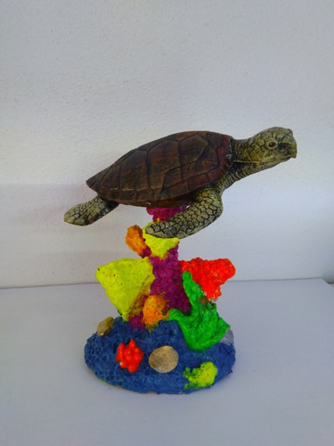 Figura De Resina Tortuga Con Coral #180