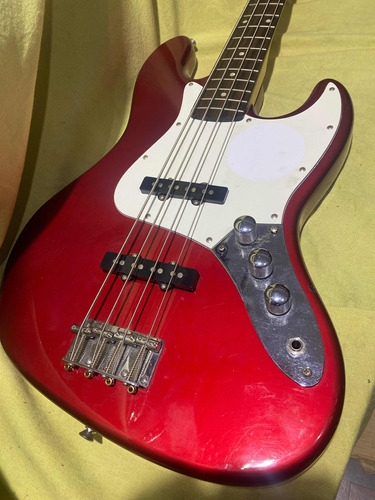 Bajo Squier Jazz Bass    Permuto