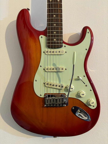 Guitarra Squier Stratocaster Standard Como Nueva. Envío