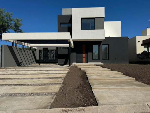 Venta Apto Credito - Casa - 3 Dormitorios Escritorio Las Cañitas Barrio Privado