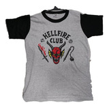 Remera Stranger Things Hellfire Club Gris Adulto