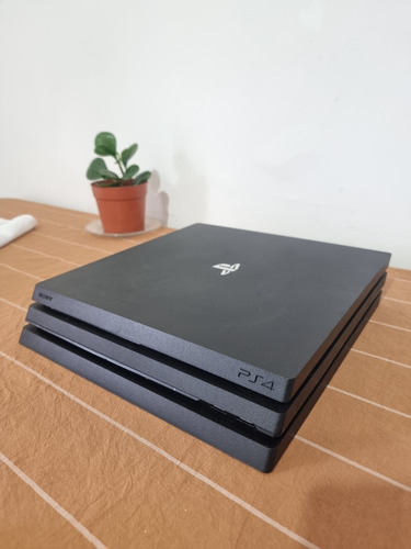 Playstation 4 Pro + Juegos ( Como Nueva ) Negociable